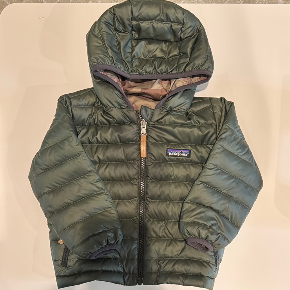 Patagonia Olive Hooded Jacket Reversible Camo Puffer Down